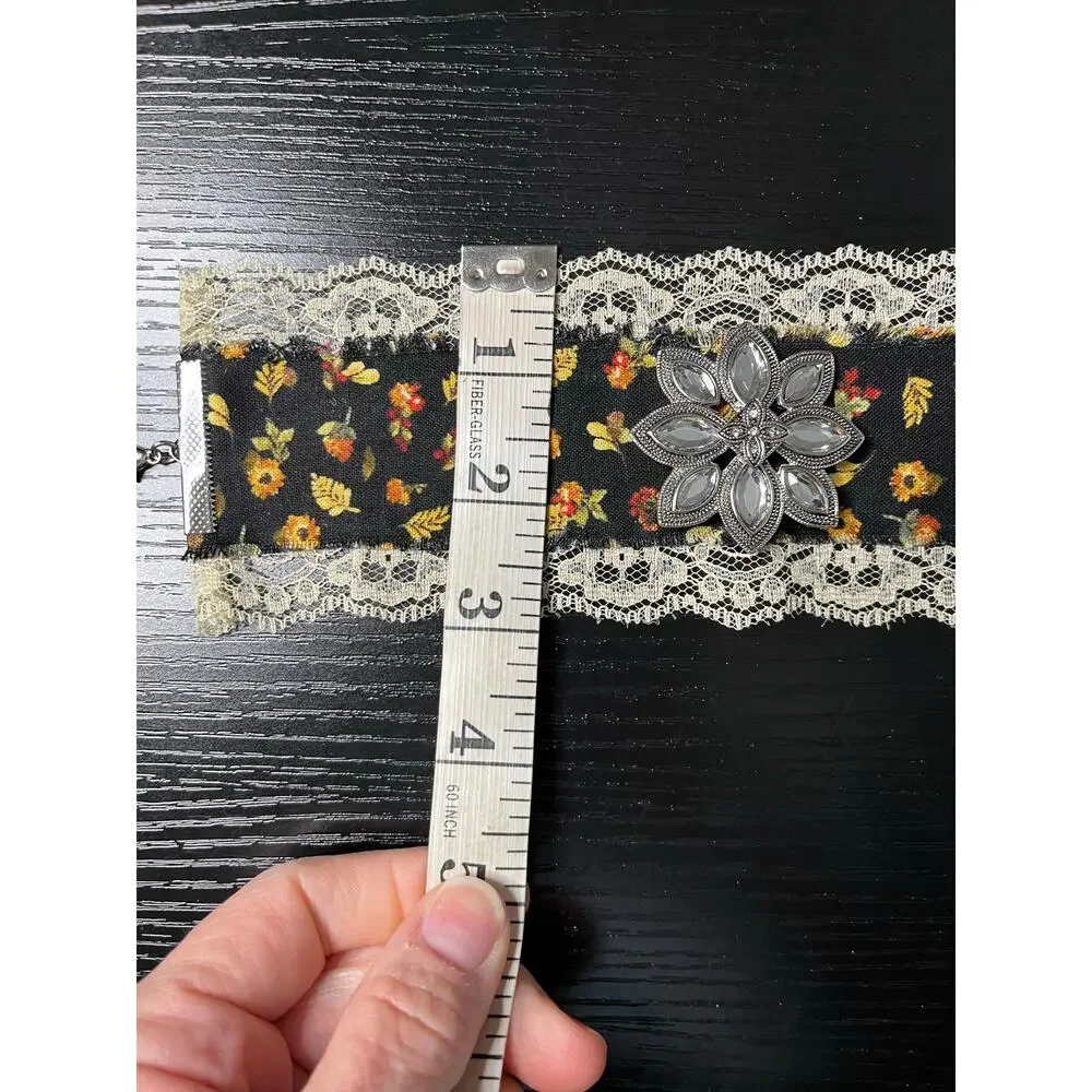 Victorian/Dark Academia Style Lace & Floral Print Choker w/Vintage Brooch